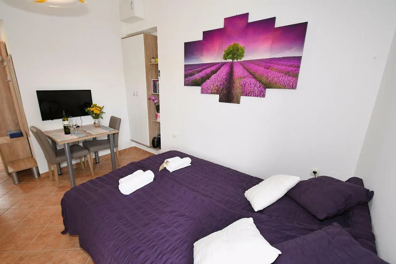 Apartment Studio Apartman Kris Marinici