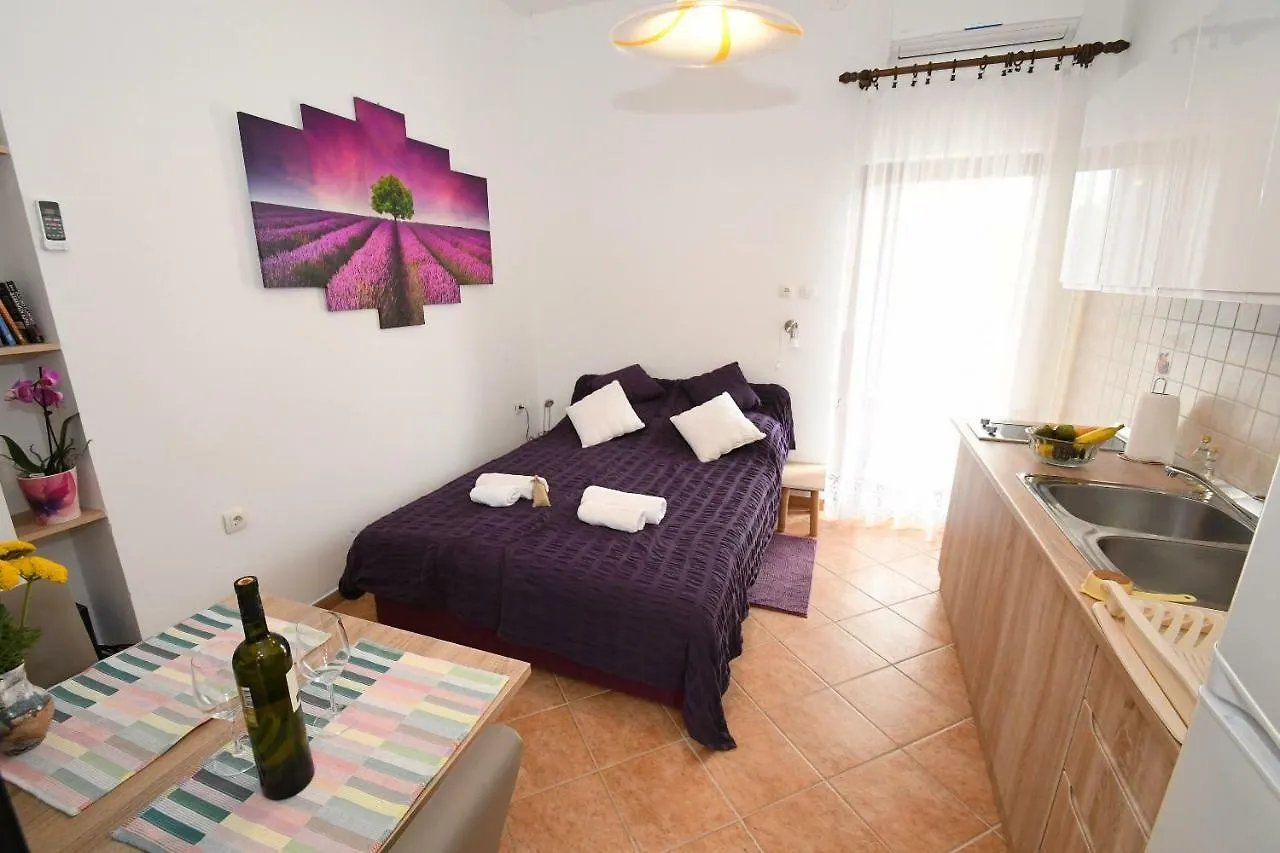 Studio Apartman Kris Marinici  Apartment Marinici (Primorsko-Goranska)